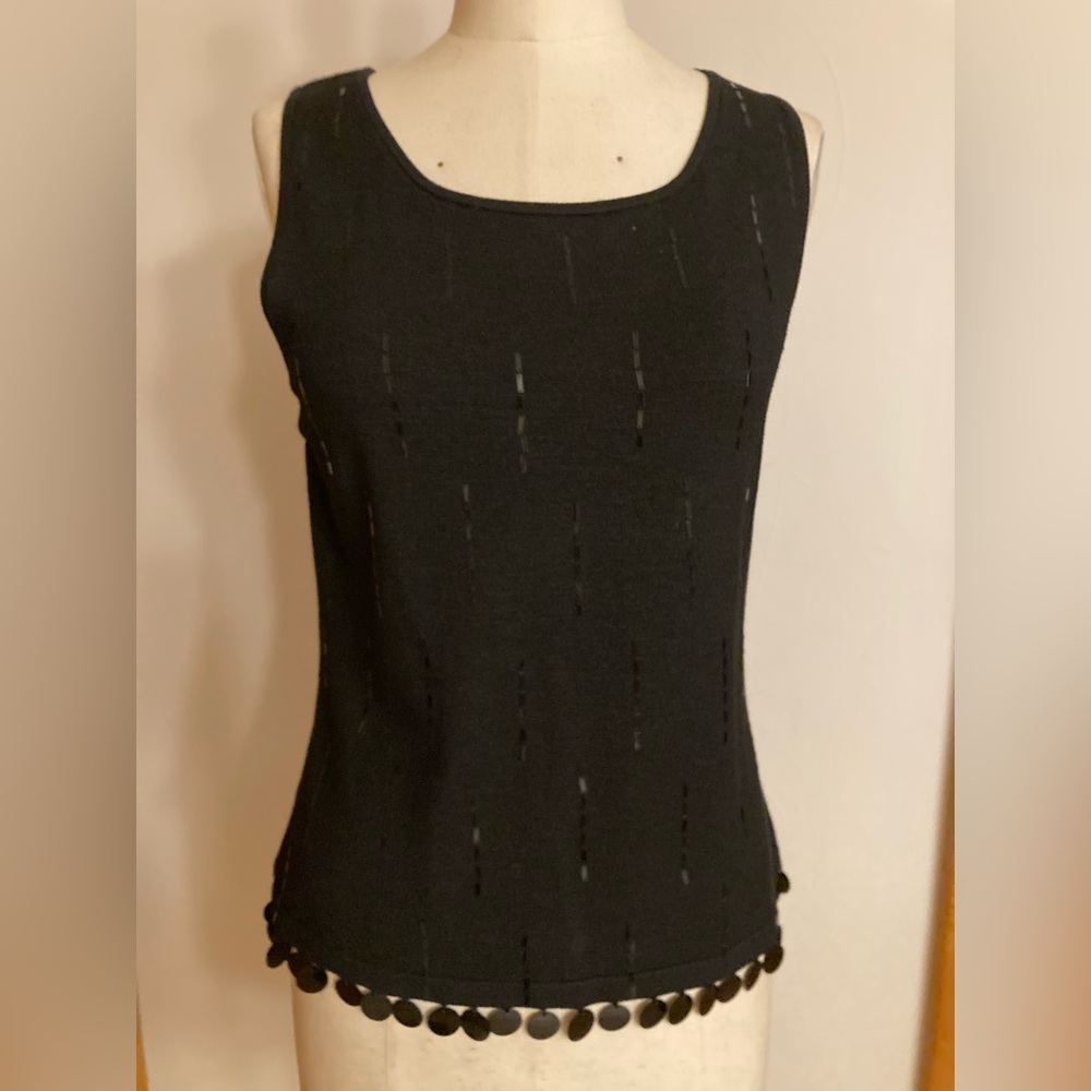Outfit JPR Disc-Detail Hem Sequined Sleeveless Black Knit Top 60s Inspired Silk